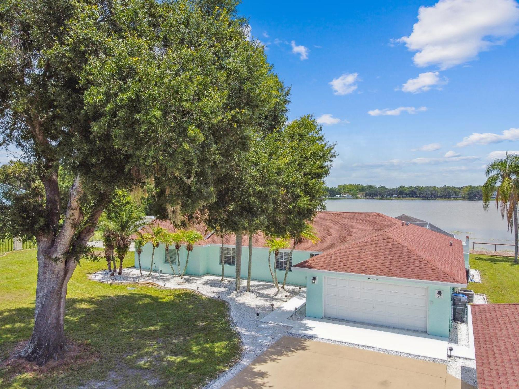 Lake House Westchase Area. Heated Pool Waterfront! Tampa Exterior photo